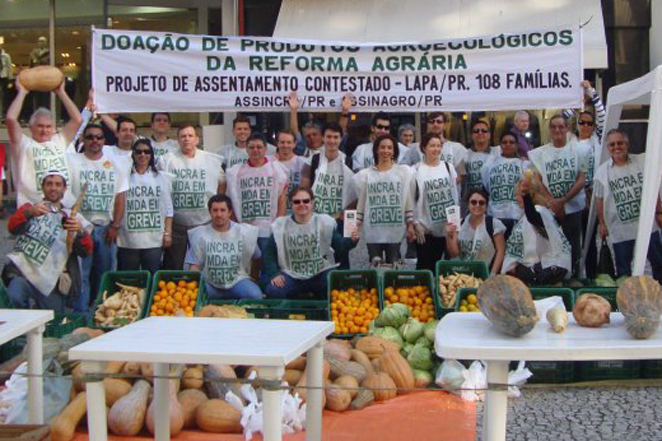 Novo presidente assume dividido entre demanda de grevistas e cobrança por mais reforma agrária