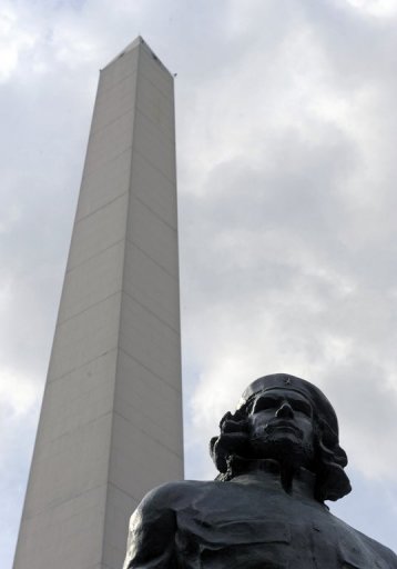 Monumentos de Buenos Aires ficam no escuro por falta de pagamento