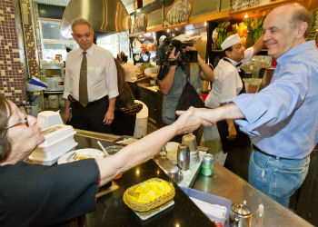 Serra começa campanha em evento fechado e outros candidatos vão às ruas