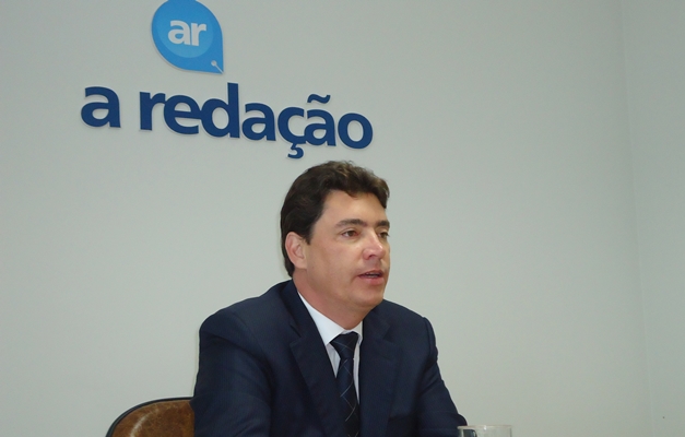 Wilder de Morais toma posse em sessão esvaziada