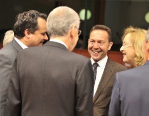 Espanha recebe 30 bilhões de euros para salvar bancos