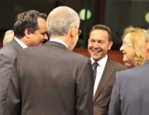 Espanha recebe 30 bilhões de euros para salvar bancos