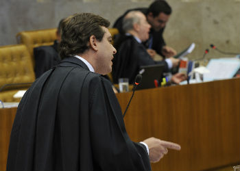 Advogado recorre a Cazuza para defender acusada por “mensalão”