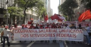 Onda de greves pressiona governo Dilma