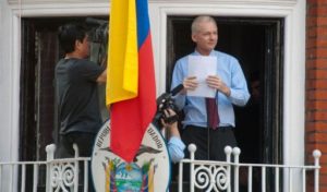 Assange pede que EUA parem com 'caça às bruxas' e agradece ao Equador