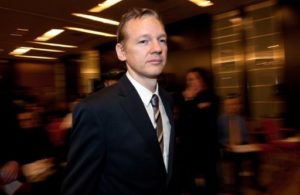 Equador concede asilo diplomático a Julian Assange