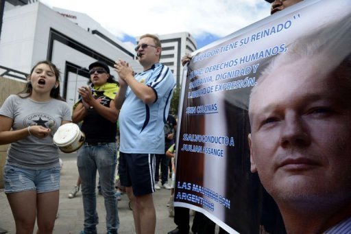 Correa diz que EUA não oferecem garantias de processo justo para Assange
