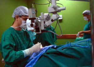 Cientistas desenvolvem bisturi nacional para baratear cirurgias