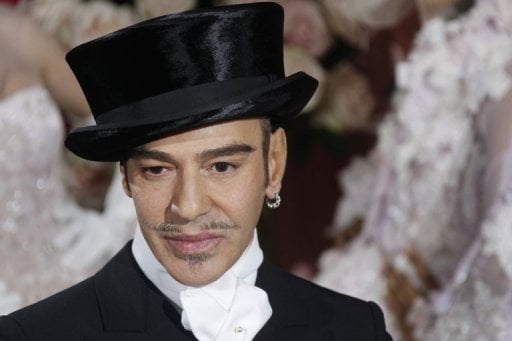 França retira Legião de Honra de John Galliano