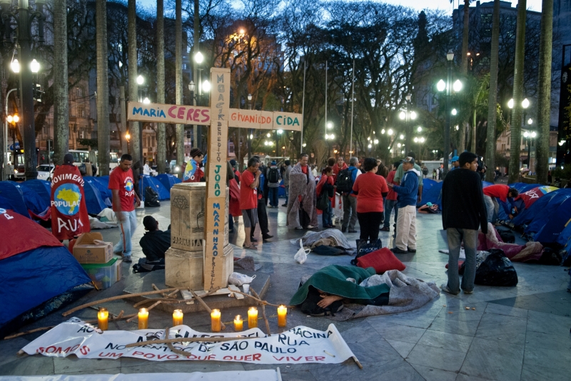 Em protesto, moradores de rua pedem políticas sociais em São Paulo