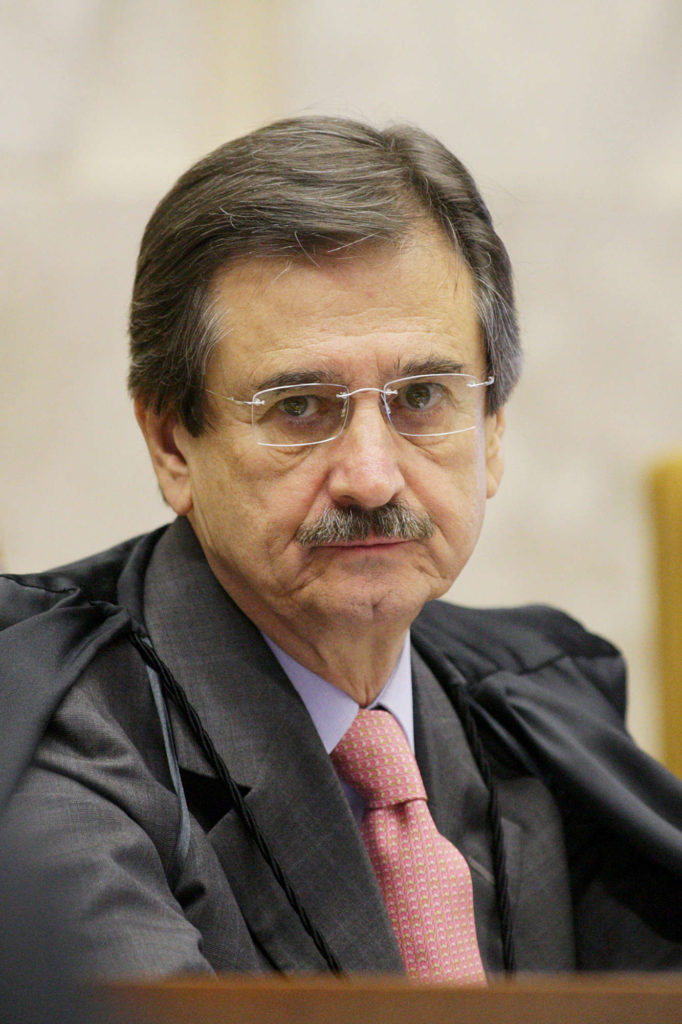 Em sua despedida, Peluso não adianta os votos