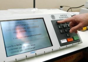 O espetáculo judicial e o silêncio estridente