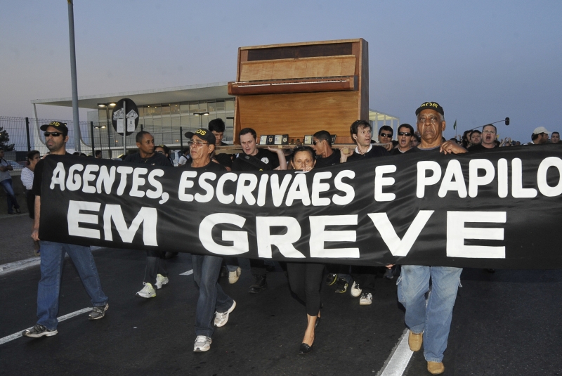 Em outubro, Executivo vai tentar regulamentar a greve no serviço público