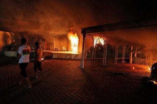 Um dia após tragédia, morte de embaixador americano está cercada de mistério