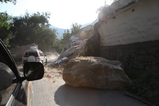 Terremoto deixa ao menos 67 mortos