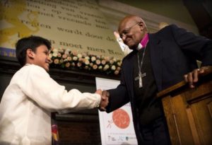  Garoto de rua de 13 anos ganha prêmio internacional da paz