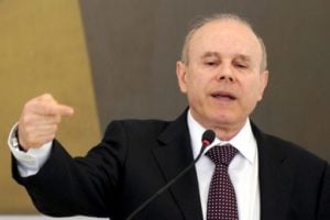 Inabilitação pelo TCU impede nomeação formal de Mantega para equipe de transição de Lula