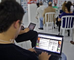 Brasil avança enquanto Irã, Cuba e China recuam na liberdade online