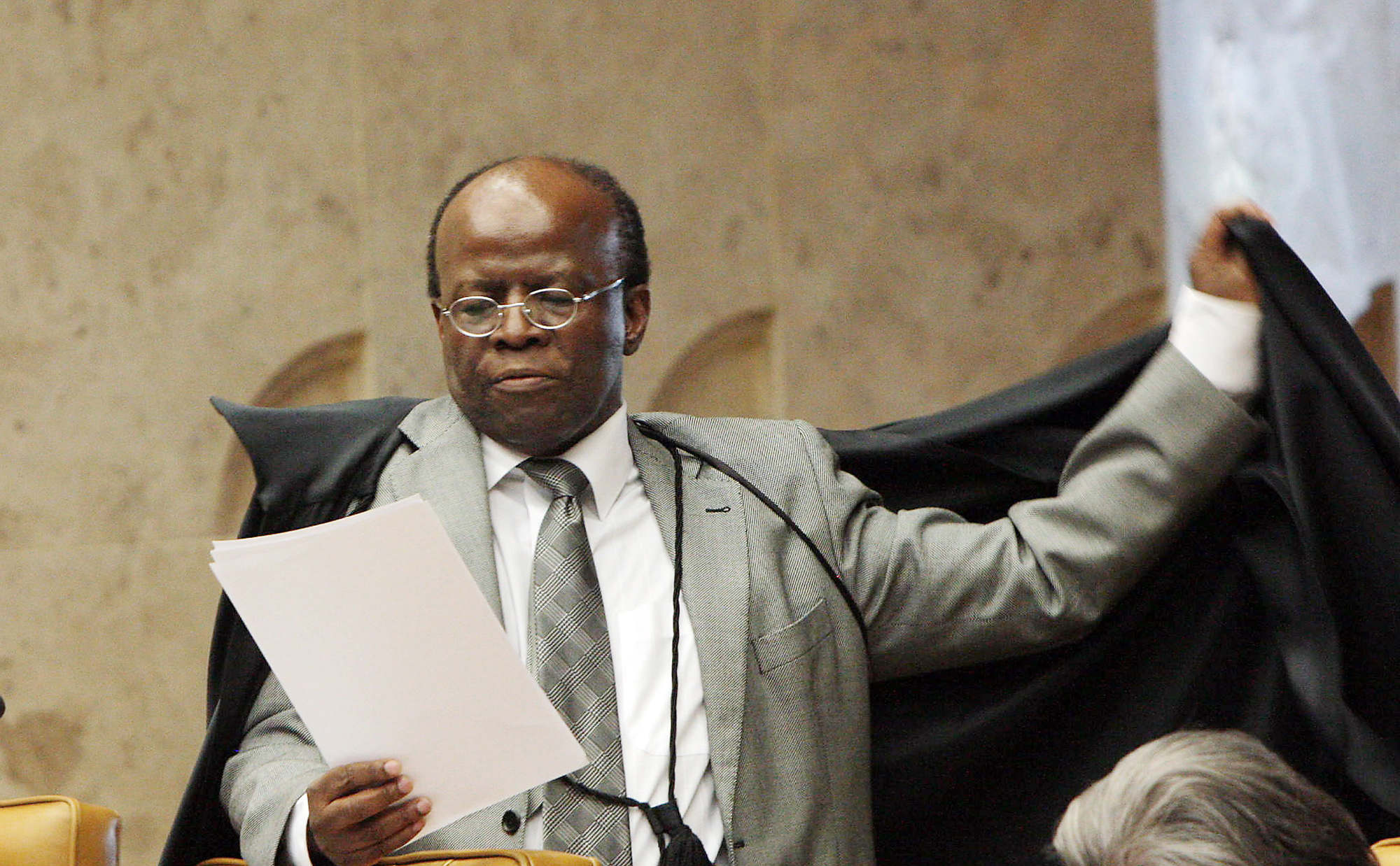 Joaquim Barbosa deve quebrar silêncio sobre pré-ca
