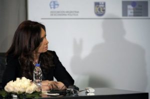 Jornalistas são acusados de espionar e-mails da presidente argentina