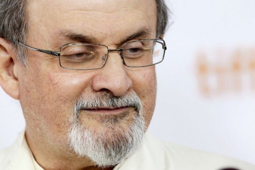 Em novo livro, Salman Rushdie relata a sua década na clandestinidade