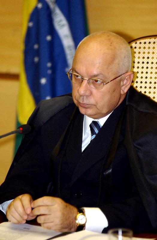 Dilma escolhe Teori Zavascki, do STJ, para o lugar de Cezar Peluso no STF