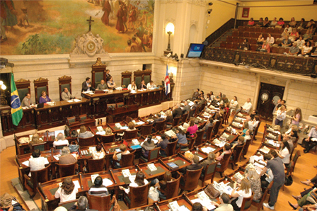 Justiça do Rio barra volta de vereador acusado de ser miliciano