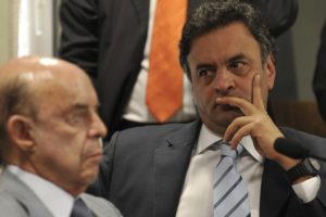 Grupo de Aécio Neves perde força no interior de MG