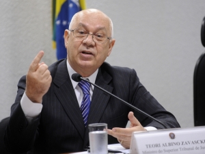 CCJ aprova nome de Zavascki para o STF