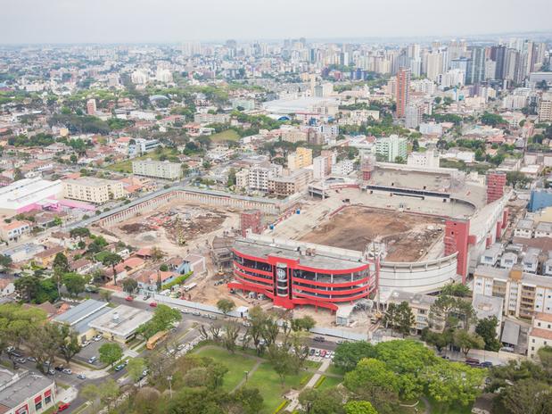 Cartola é suspeito de beneficiar parentes em obras da Copa