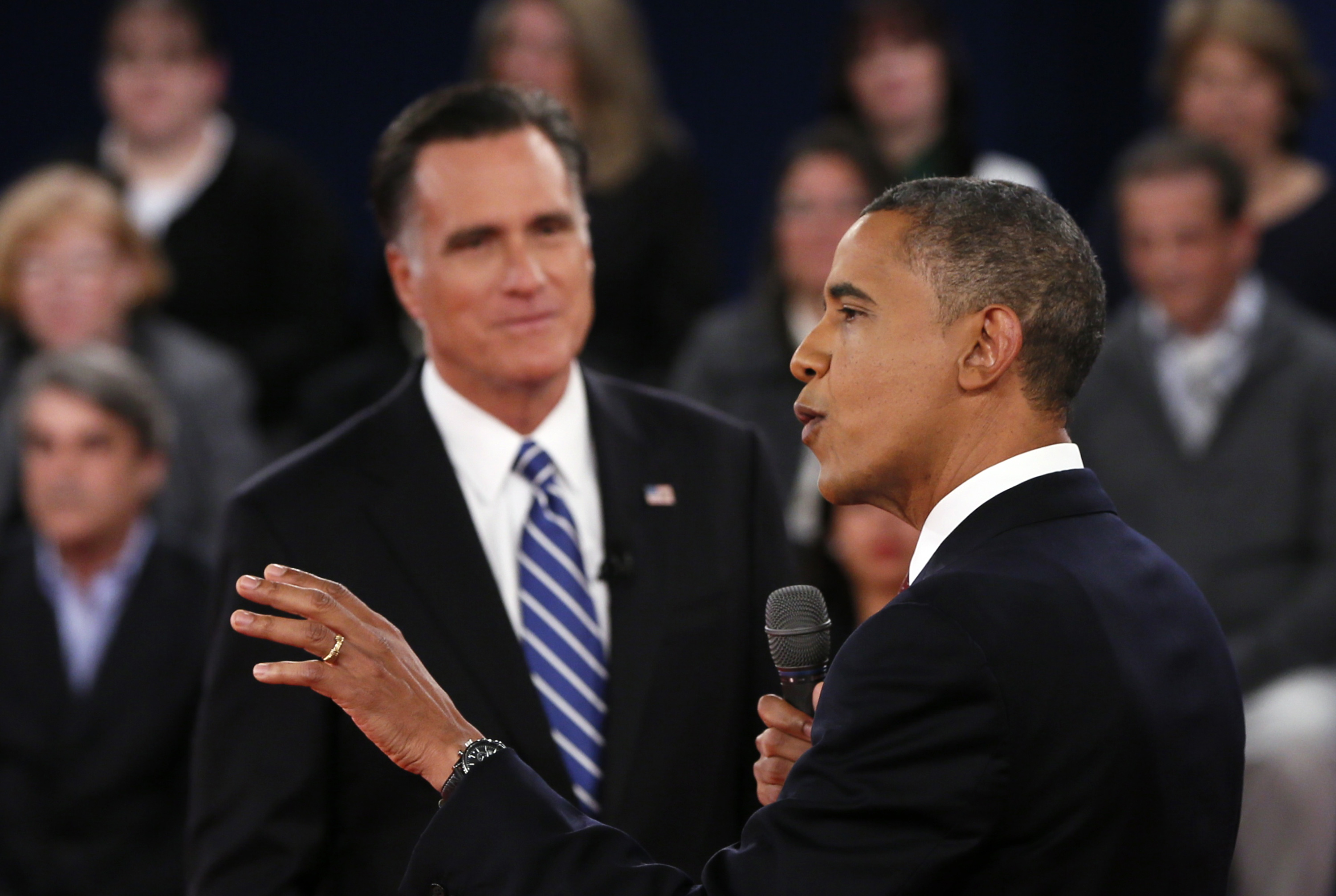 Obama reage e é melhor que Romney no segundo debate