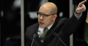 Demóstenes Torres é afastado do MP de Goiás 