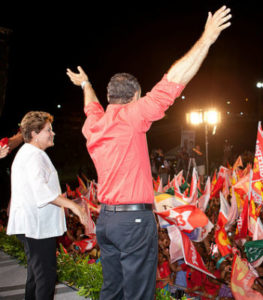 Campanha expõe contradições no discurso do PT