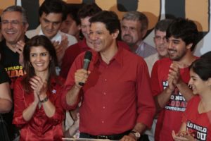 Haddad promete derrubar o 'muro' que separa a SP rica da SP pobre