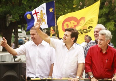 O novo prefeito de Recife, Geraldo Júlio (PSB), ao lado do padrinho, o governador Eduardo Campos. Foto: Divulgação / PSB 