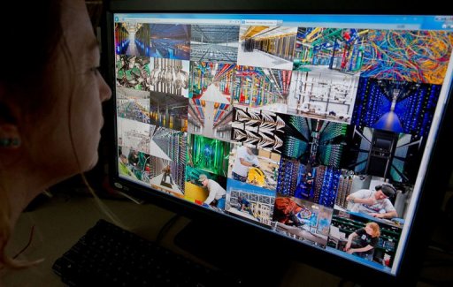 Google publica fotos de seus centros de dados 