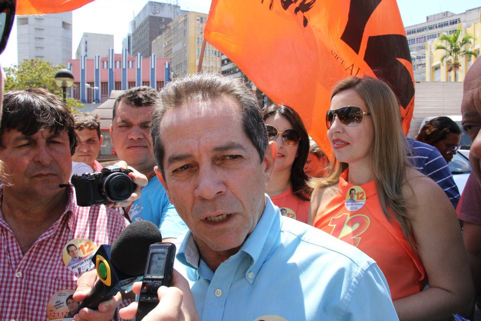 Terceiro colocado no 1º turno, Heitor Férrer permanecerá neutro em Fortaleza