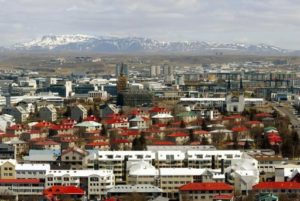 Dois terços dos islandeses votam a favor de uma nova Constituição