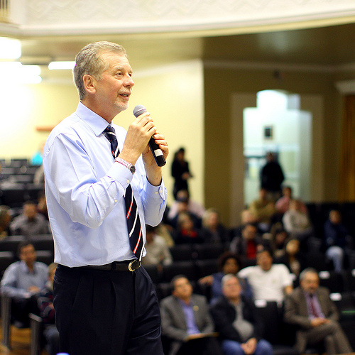 Fortunati é favorito para a reeleição na disputa dominada pela esquerda