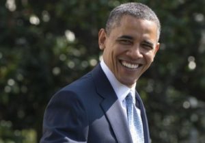 Obama pressiona Romney antes do primeiro debate