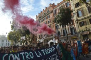 Manifestantes vão às ruas em Roma contra austeridade econômica