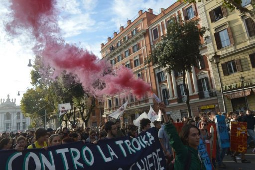 Manifestantes vão às ruas em Roma contra austeridade econômica
