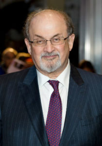 Cabeça de Salman Rushdie agora vale US$ 3,3 milhões