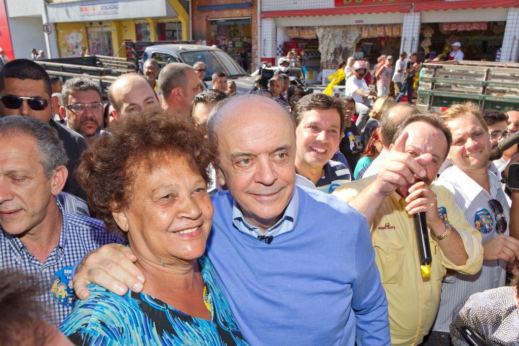 Serra apresenta programa de governo, mas foca em críticas a Haddad