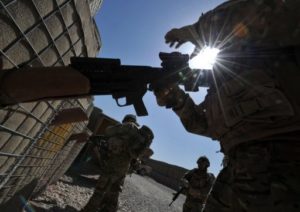 Soldados britânicos indiciados por assassinato no Afeganistão