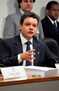 Leitura do relatório final da CPMI do Cachoeira é adiada