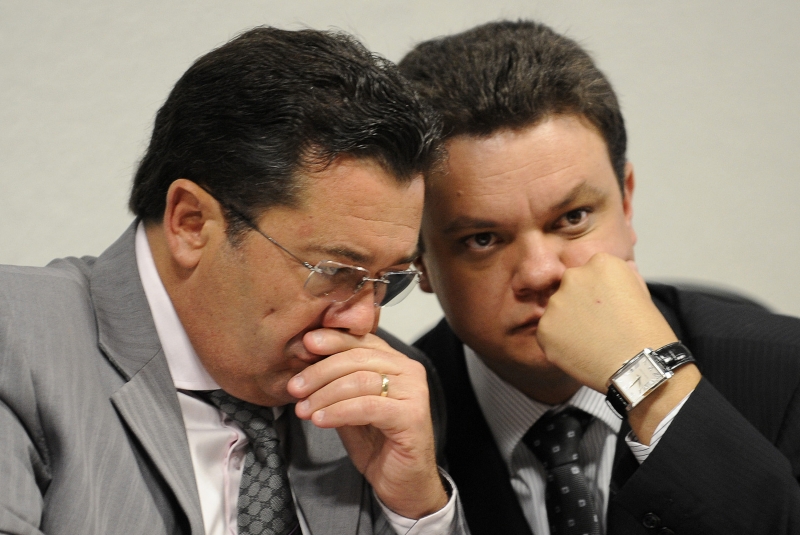 Pressionado, Cunha tira nomes de jornalistas e de Gurgel do relatório da CPI