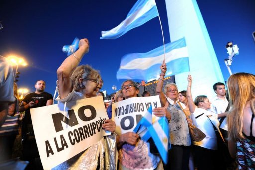 Argentina tem ‘panelaço’ contra Kirchner