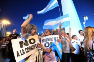 Argentina tem 'panelaço' contra Kirchner