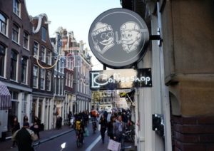 Holanda suaviza restrição de turistas a 'coffee shops'